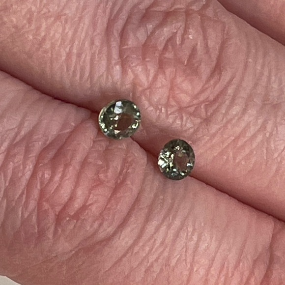 Genuine Green Sapphire Loose Gemstones (Matched Pair Round) 1/3 Carat Each Stone - Picture 2 of 3